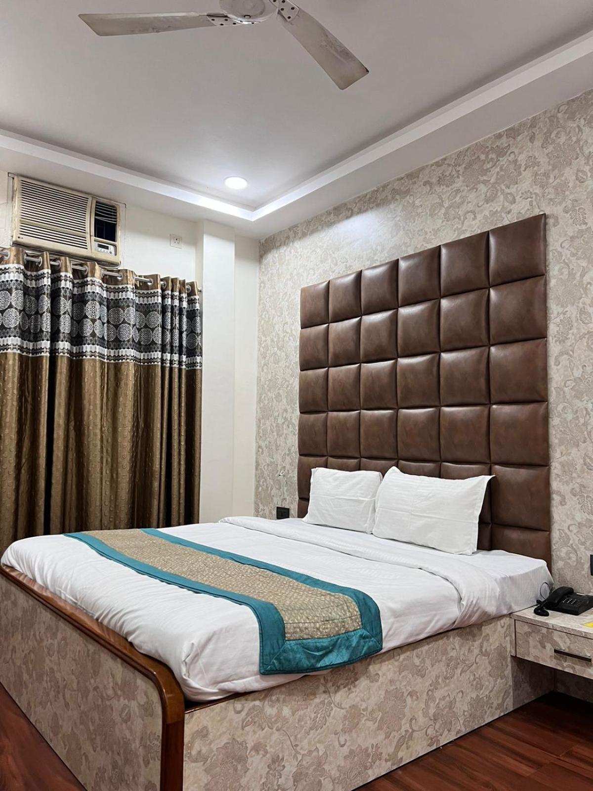 Hotel S P International A Unit Of Mavis Group Lucknow Buitenkant foto
